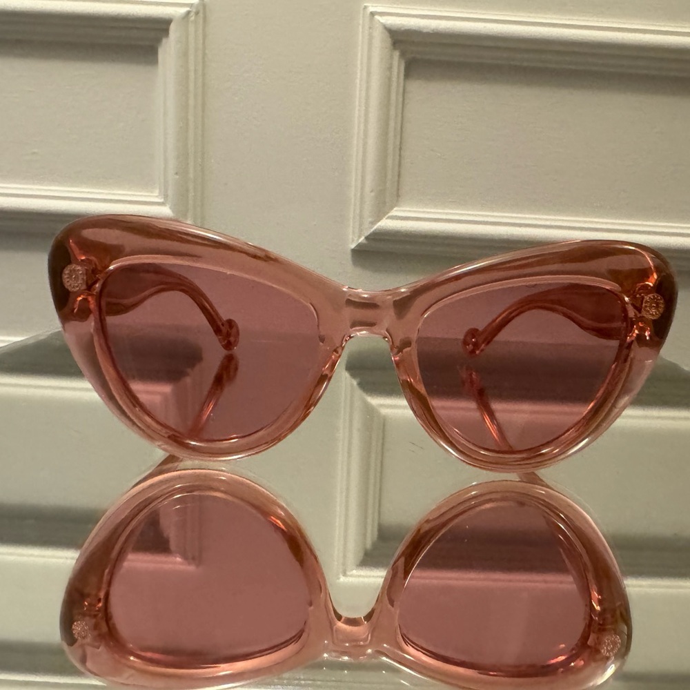 Chic Pink Cat-Eye Sunglasses